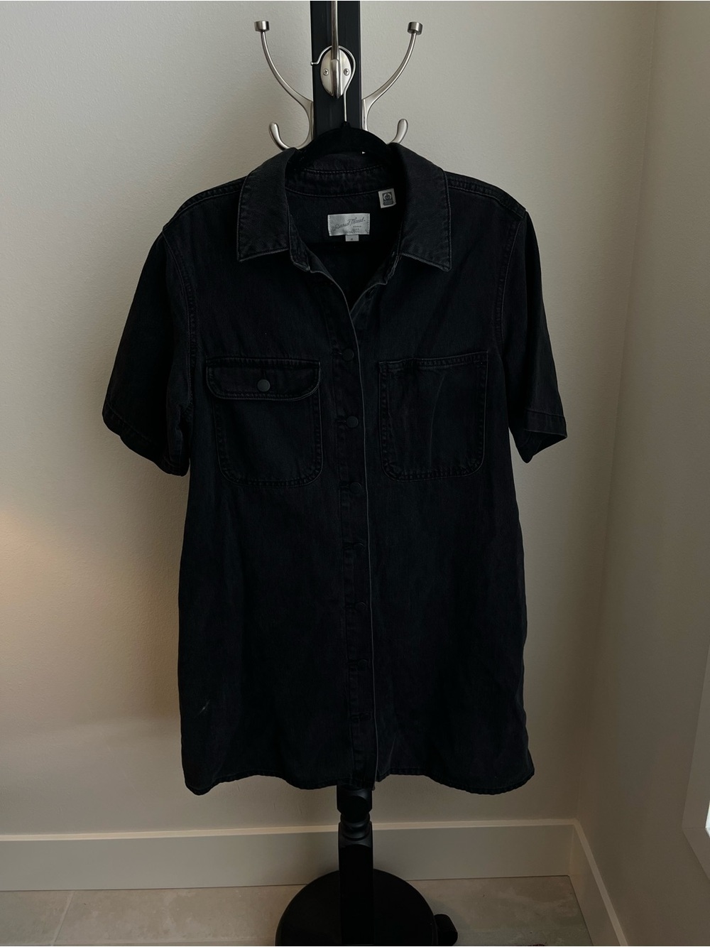 Universal Thread Black Short-Sleeve Button Down Shirt Dress with Chest Pockets
